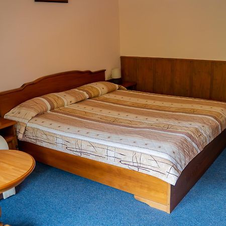 Hotel Bozhentsi Chernevtsi エクステリア 写真