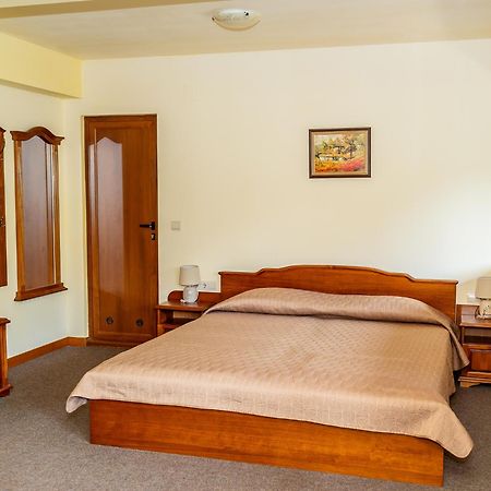 Hotel Bozhentsi Chernevtsi エクステリア 写真
