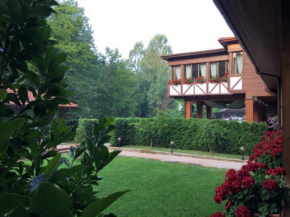 Hotel Bozhentsi Chernevtsi エクステリア 写真